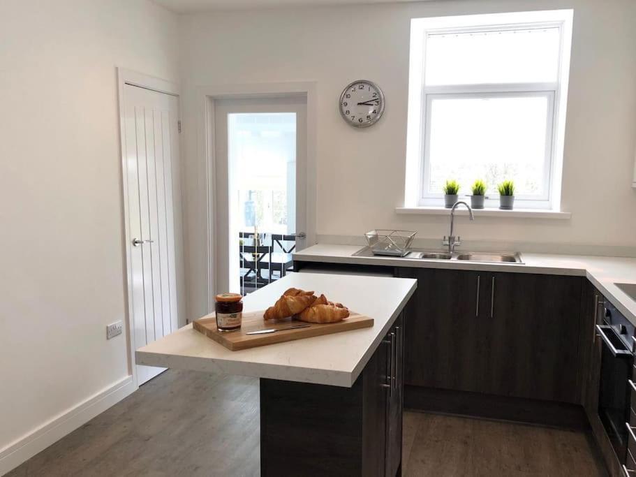 Rhondda Valleys With Breathtaking Riverside Views Llwynypia المظهر الخارجي الصورة